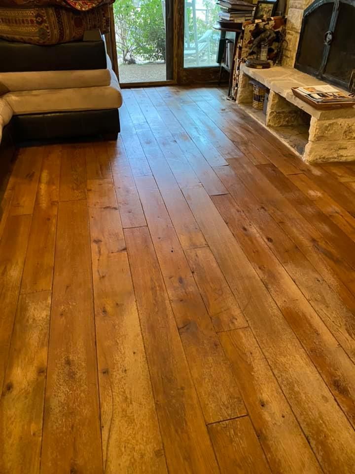 A living room with hardwood floors and a fireplace.