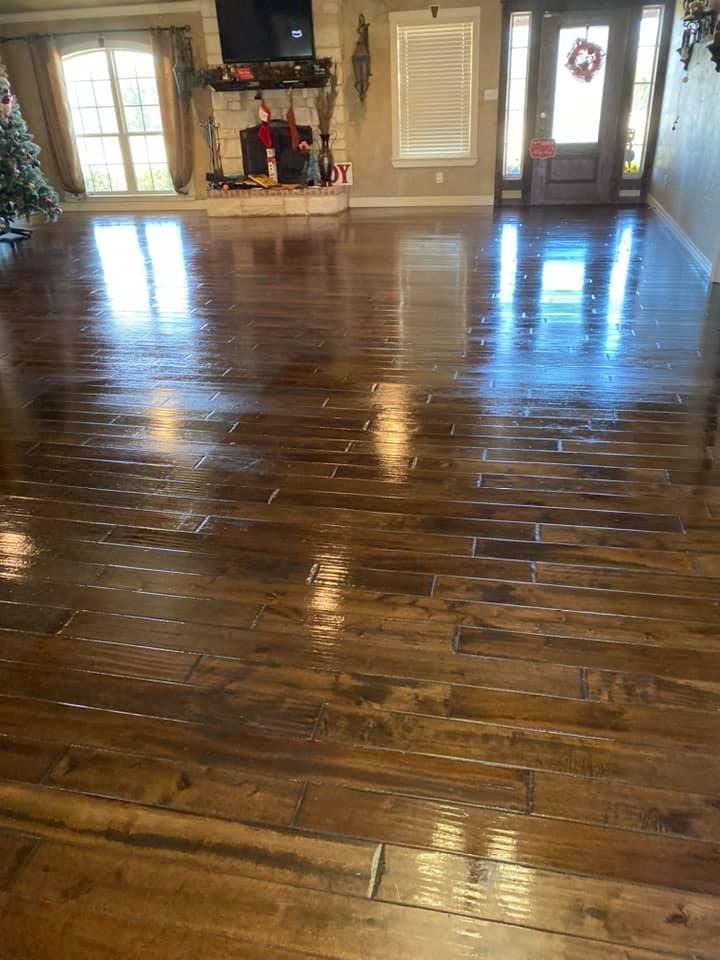 A living room with hardwood floors and a fireplace.