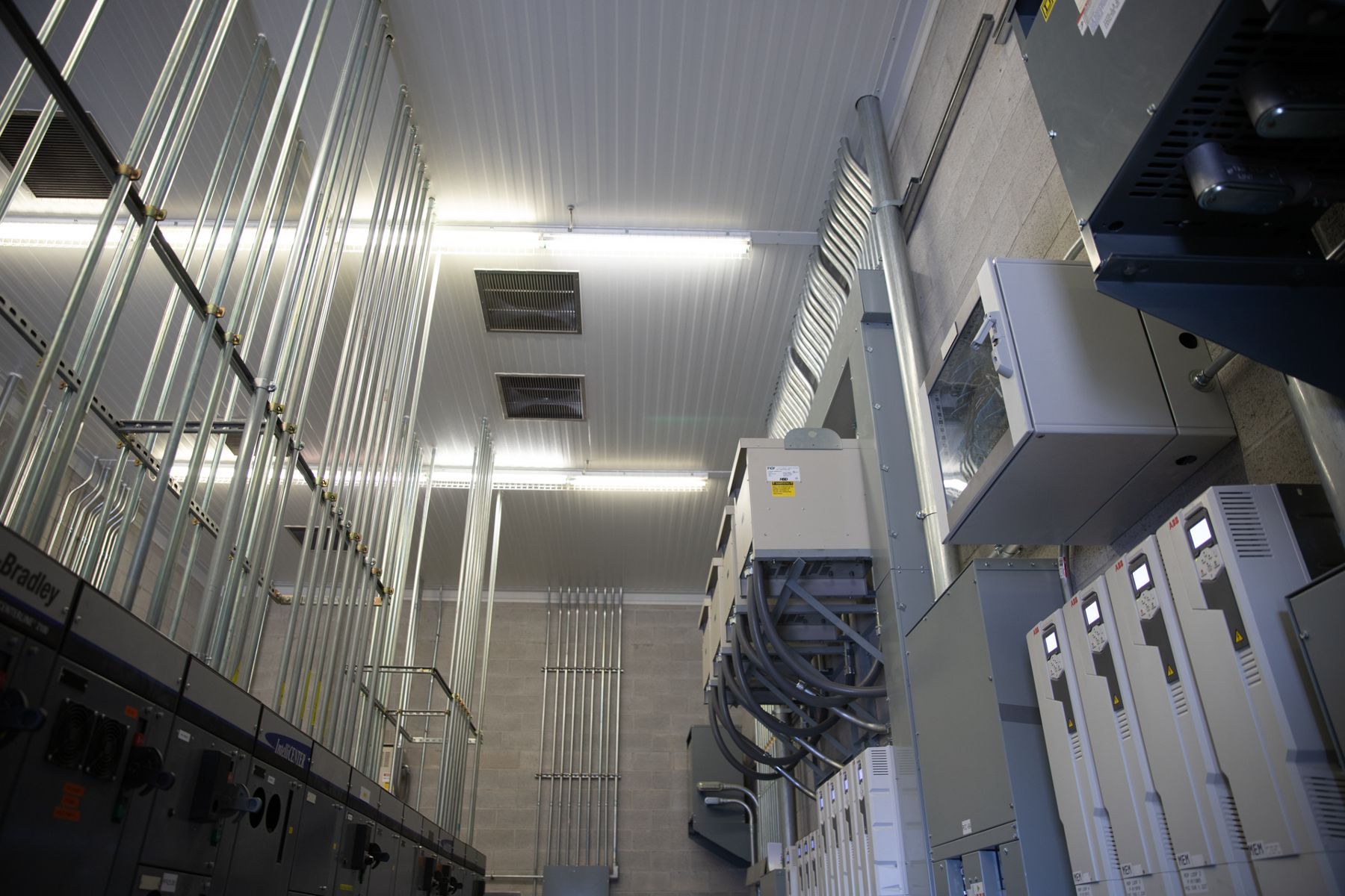 A large room filled with lots of electrical equipment and boxes.