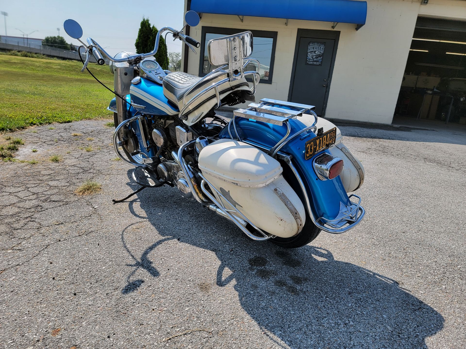 a blue and white motorcycle is parked in front of a building