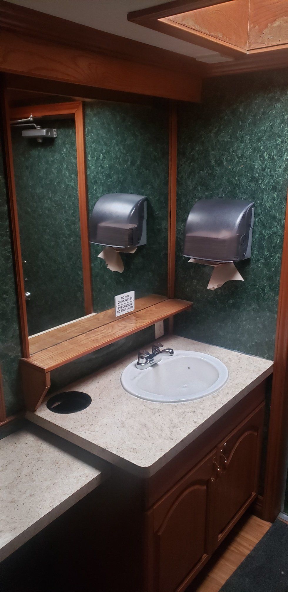 Toilet Trailer Rental Luxury Restroom Trailer Rental Rockford, IL