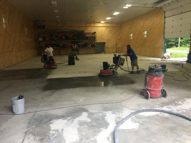 Peoples working with machines