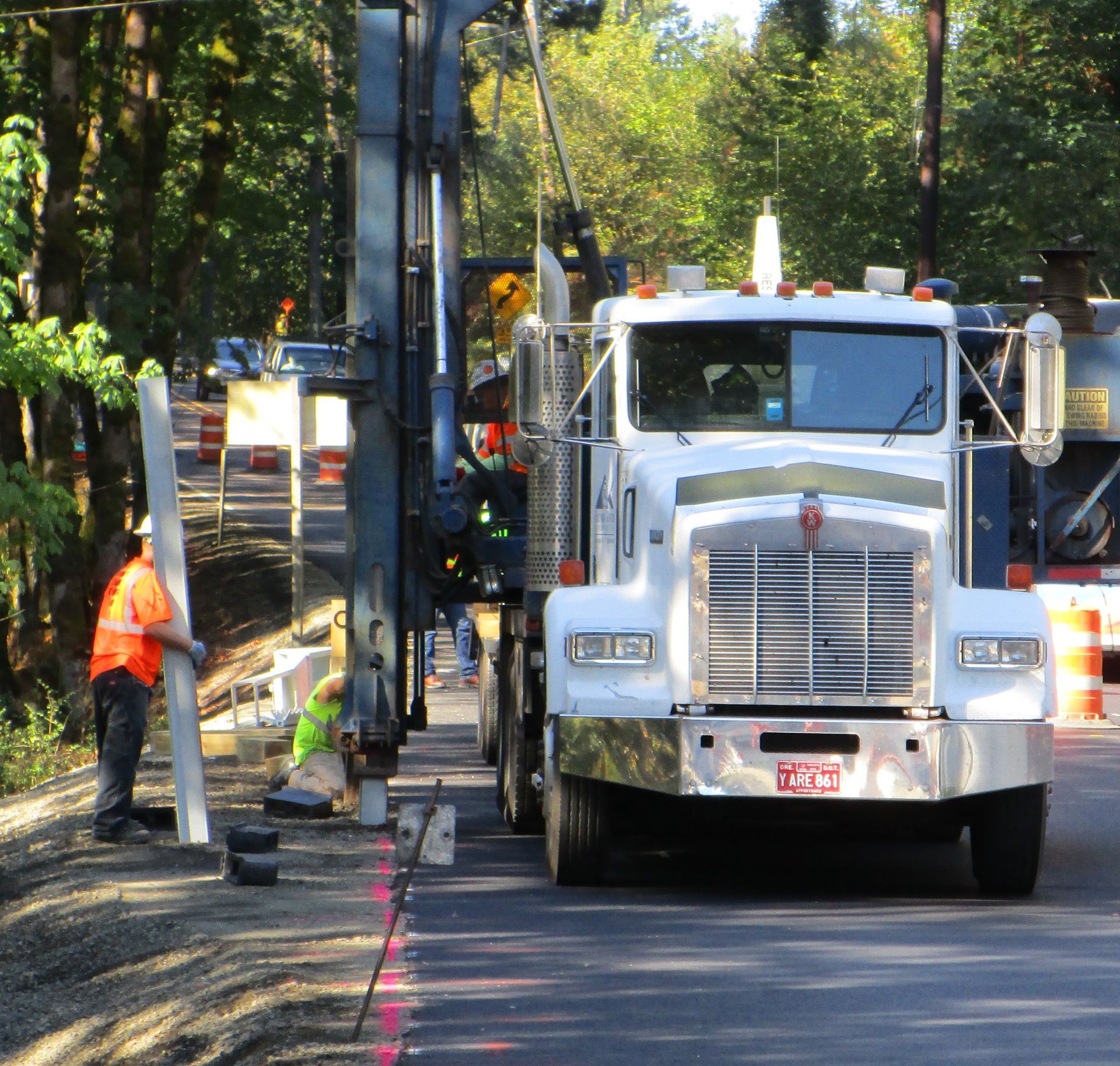 A white truck with a license plate that says y225