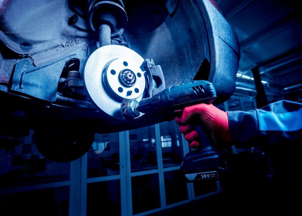 Drum brake adjustment tool, disc brakes, brake adjuster, brake pads, test drive, rubber plug, opposite direction, drum brake adjuster, years of experience, car brakes, state vehicle inspection, rear of the vehicle, adjuster arm, rear wheel, screwdriver