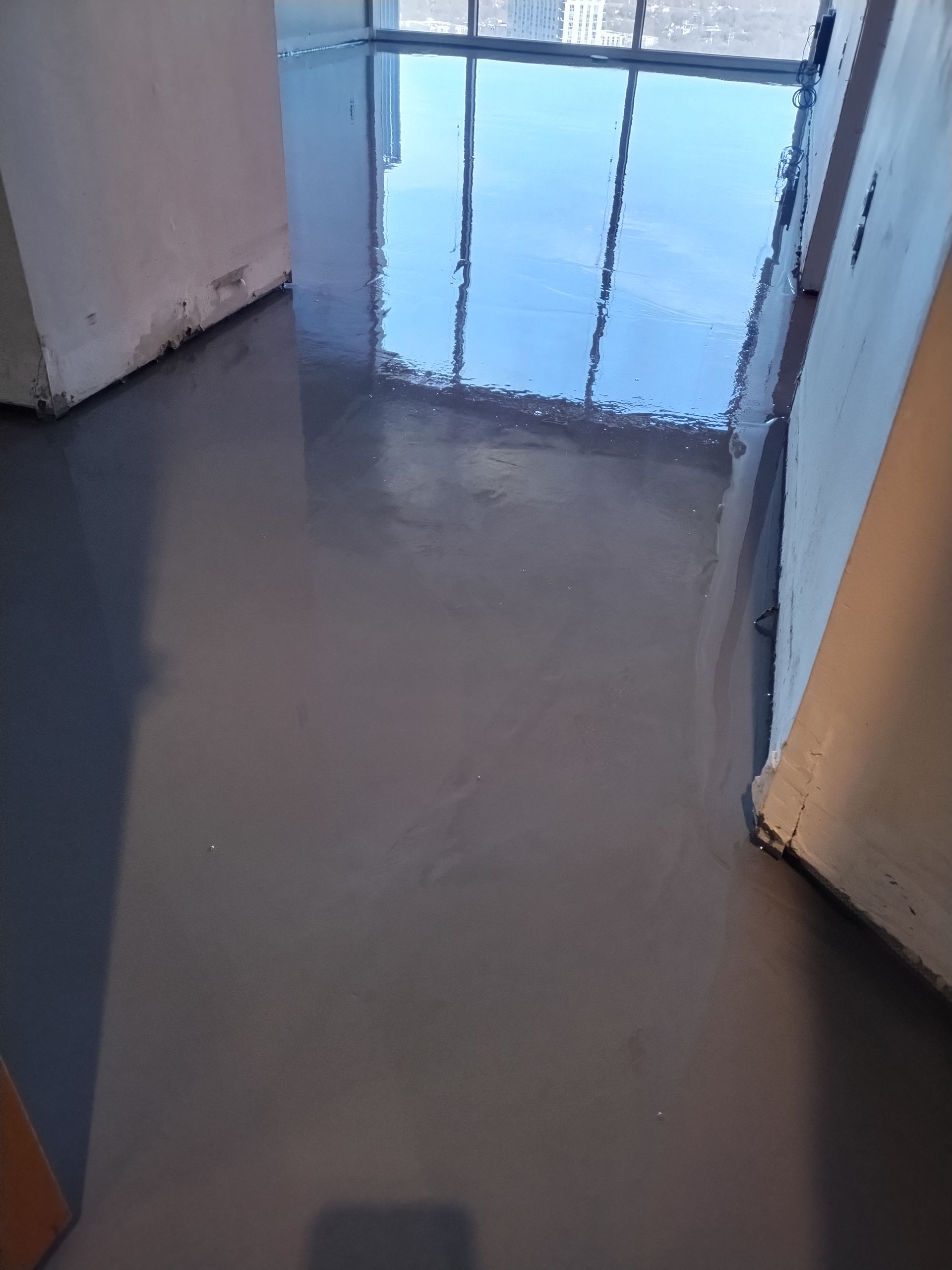 epoxy flooring in cubicle space