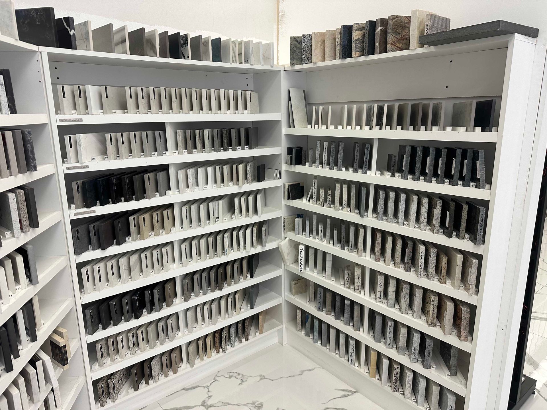 Shelves displaying many countertop samples of various colors and patterns.