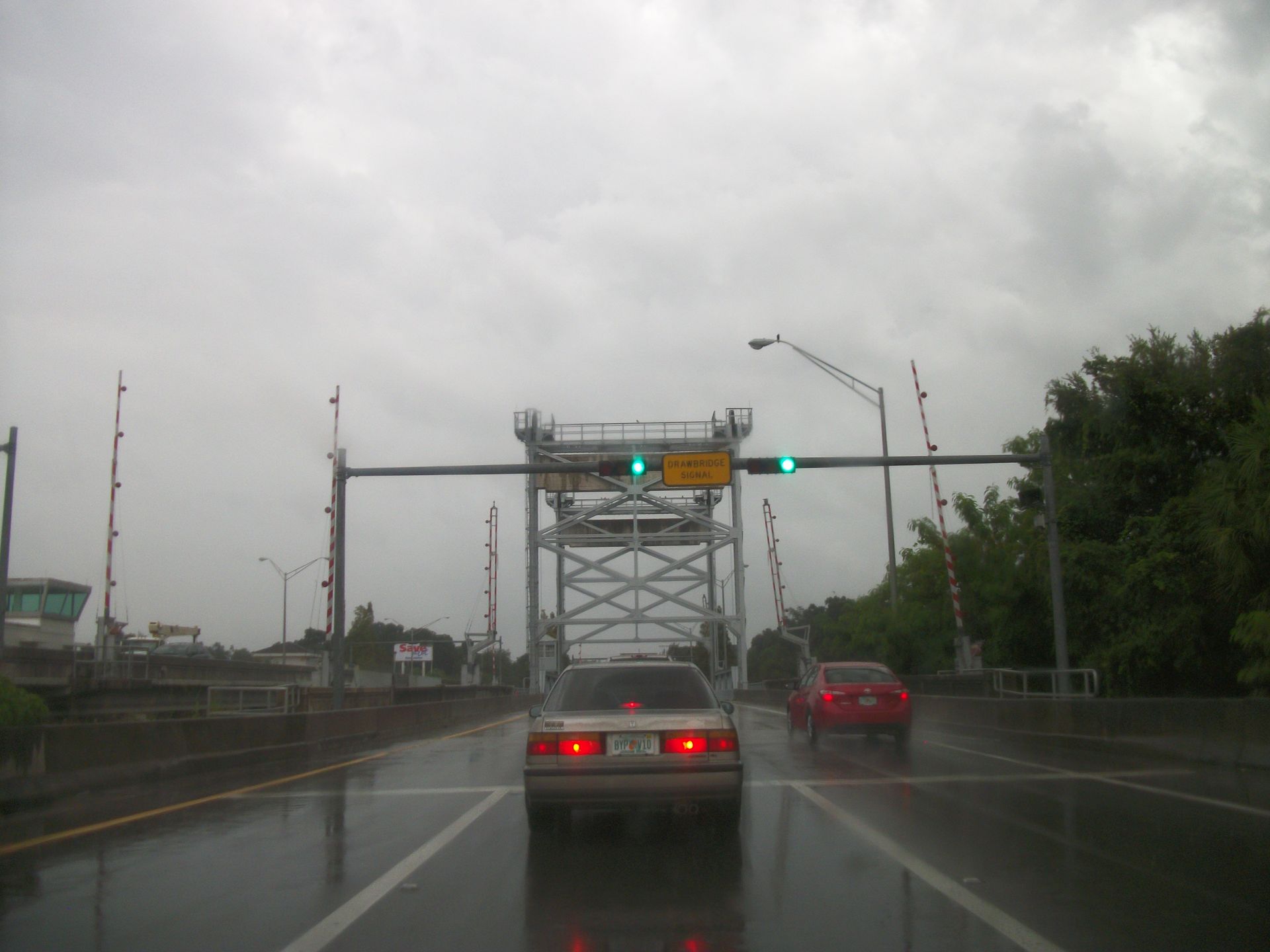 A rainy day at US92 over the Hillsborough River