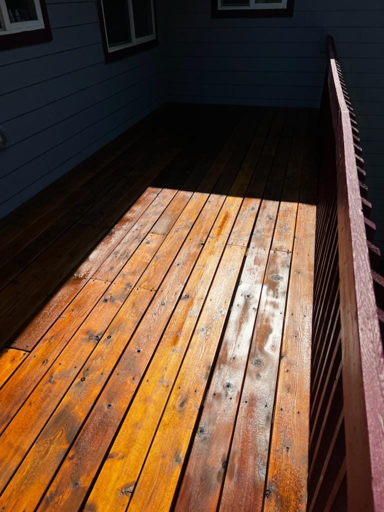 Deck floor with varnish