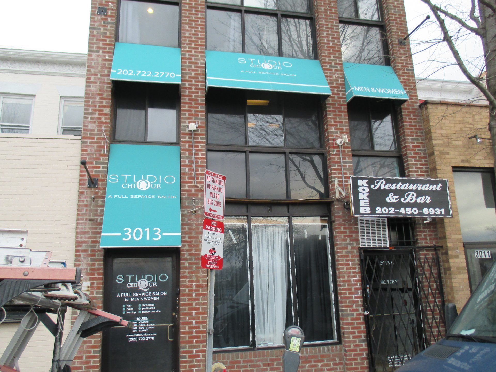 A building with a sign that says 'studio' on it.