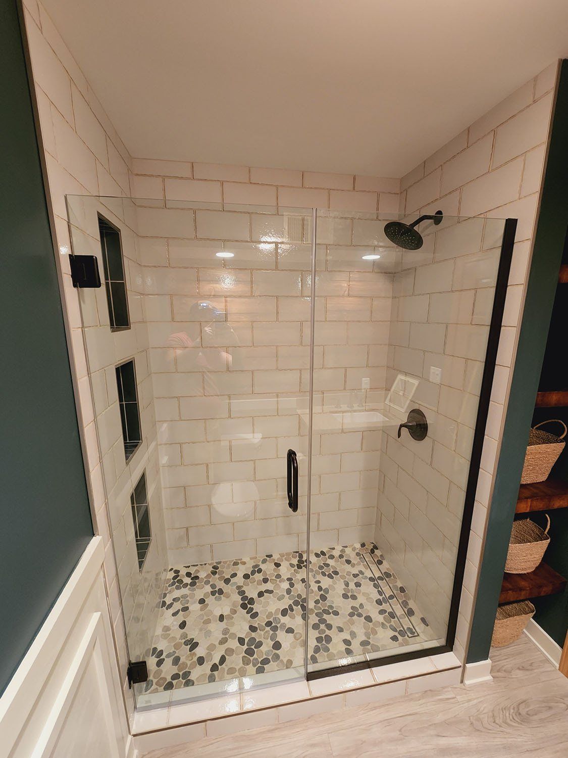 Frameless shower doors