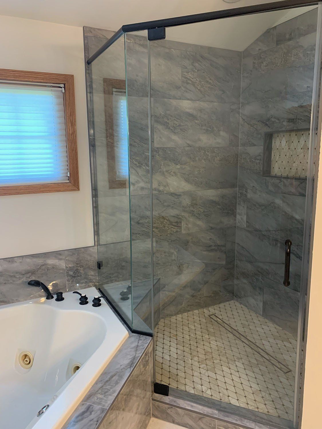 Luxurious bathroom remodeling design