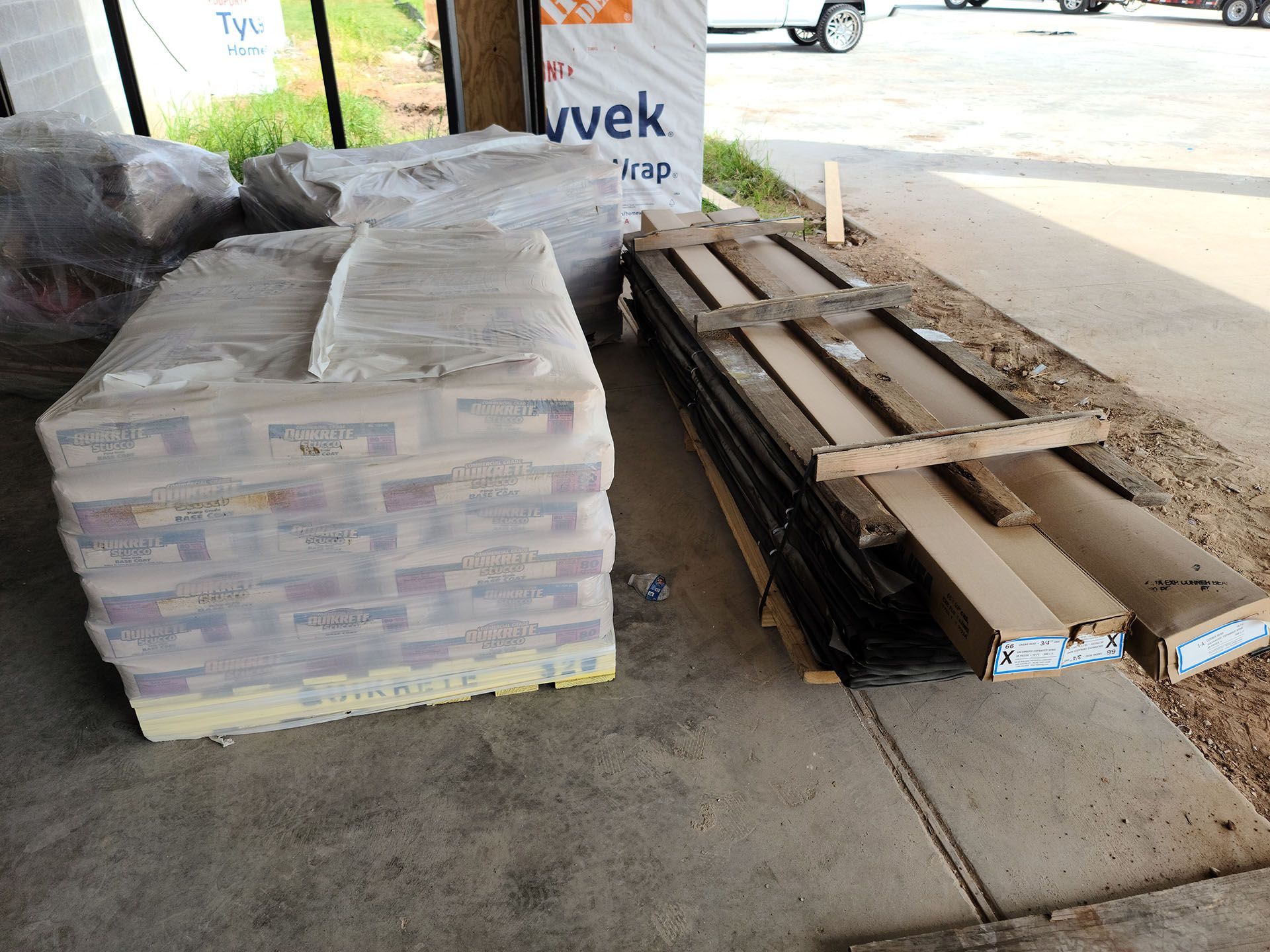 A stack of bricks sitting on top of a wooden pallet.
