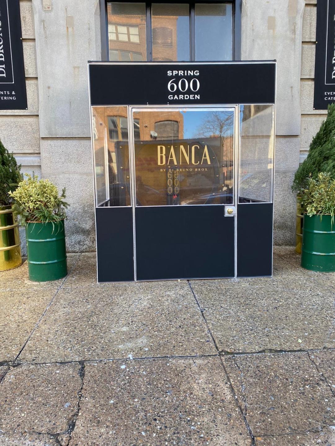 black enclosure banca