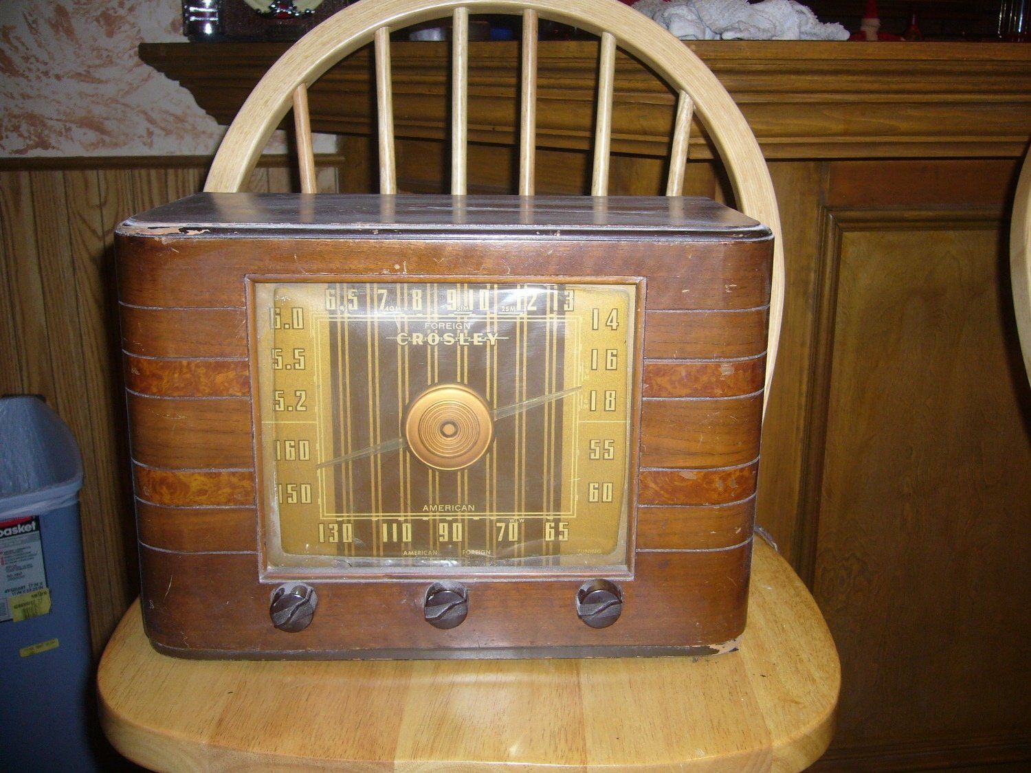 Antique manual radio