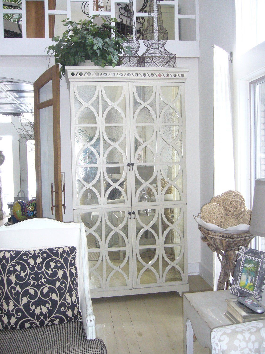 Esthetic white cabinet
