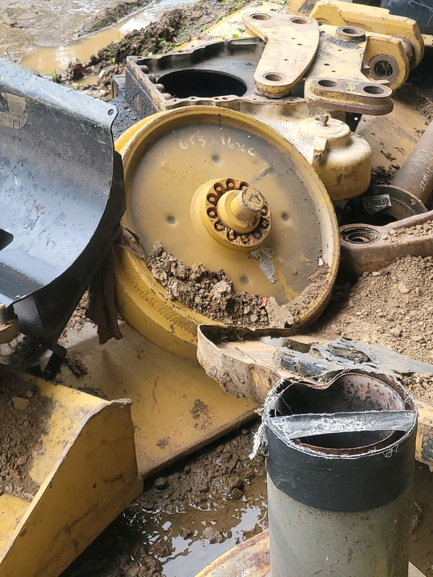 Many idlers and Cat parts