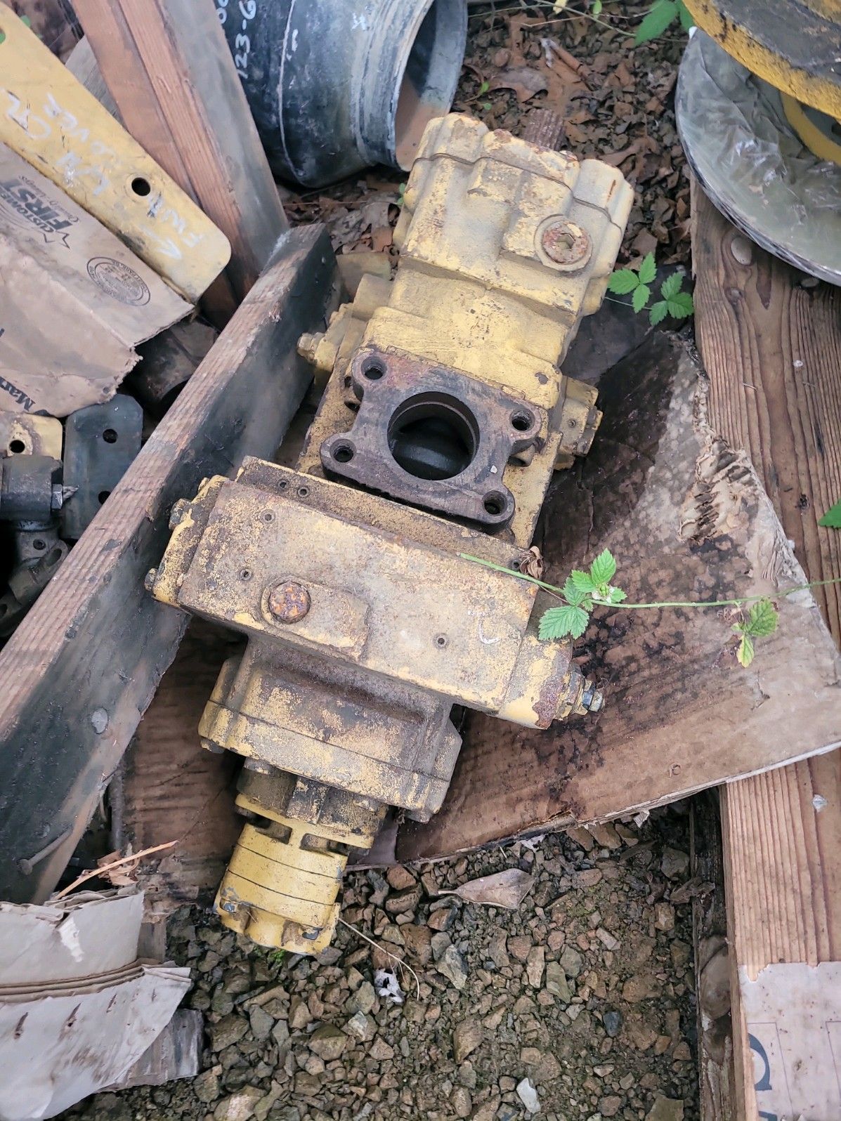 New Cat main hydraulic pump