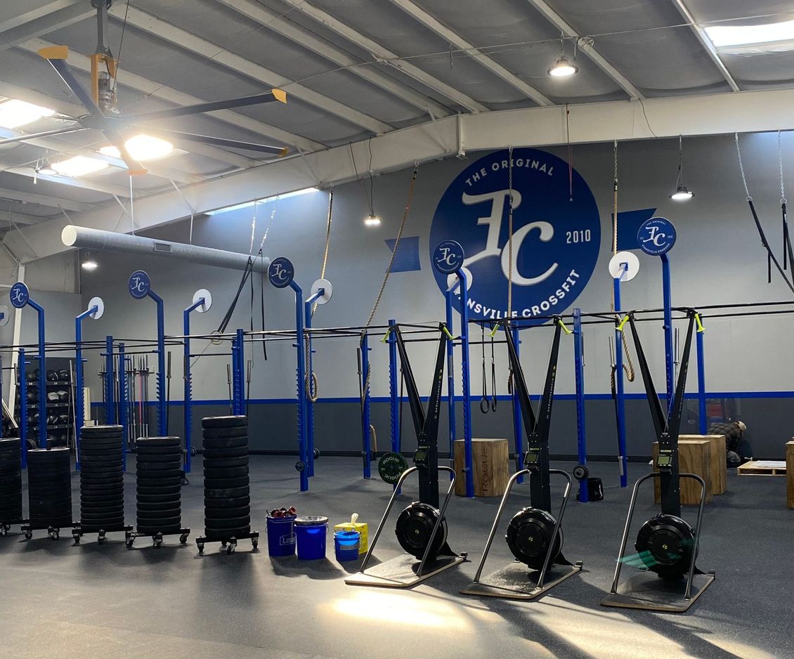 A gym with a sign that says fc on it