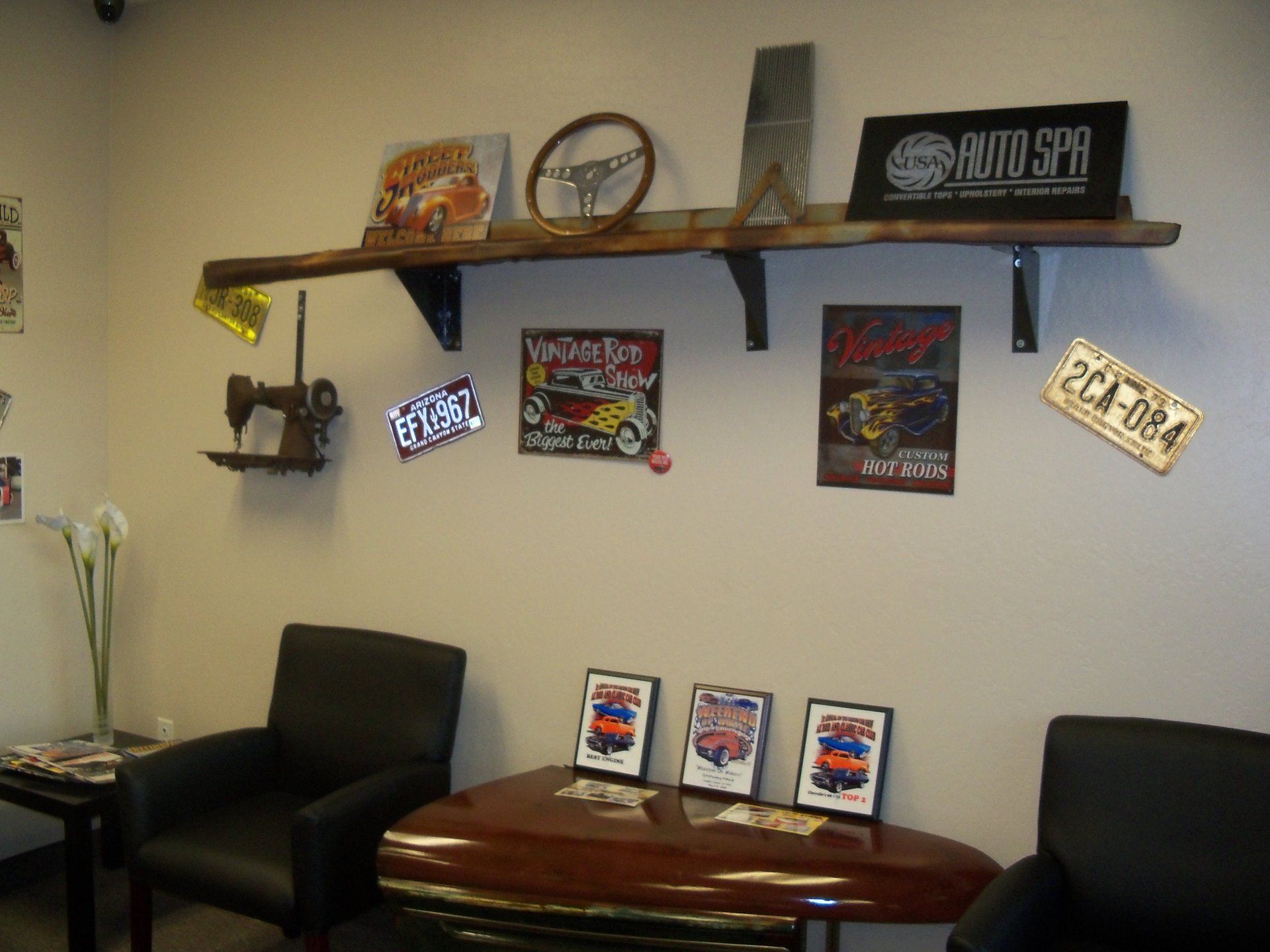 A waiting room with a sign that says auto spa.