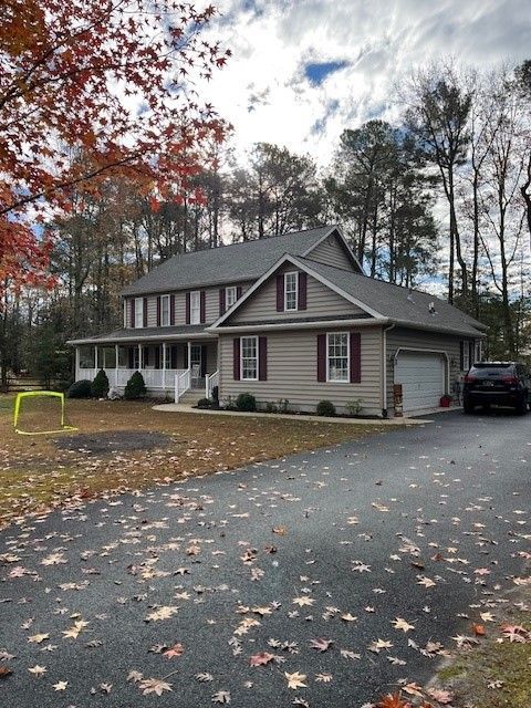 2 story house far view