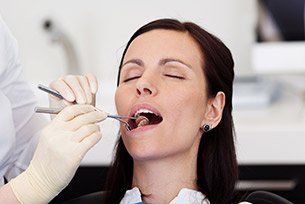 Dental discomfort on woman