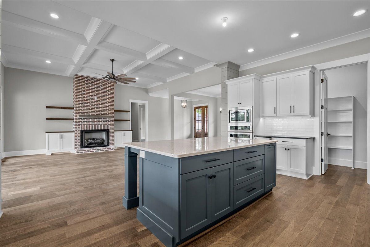 Large island table in the middle of the kitchen