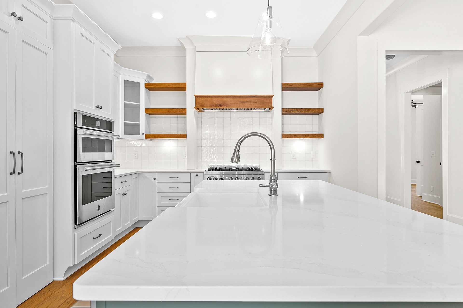 Large island with sink in the middle of the kitchen