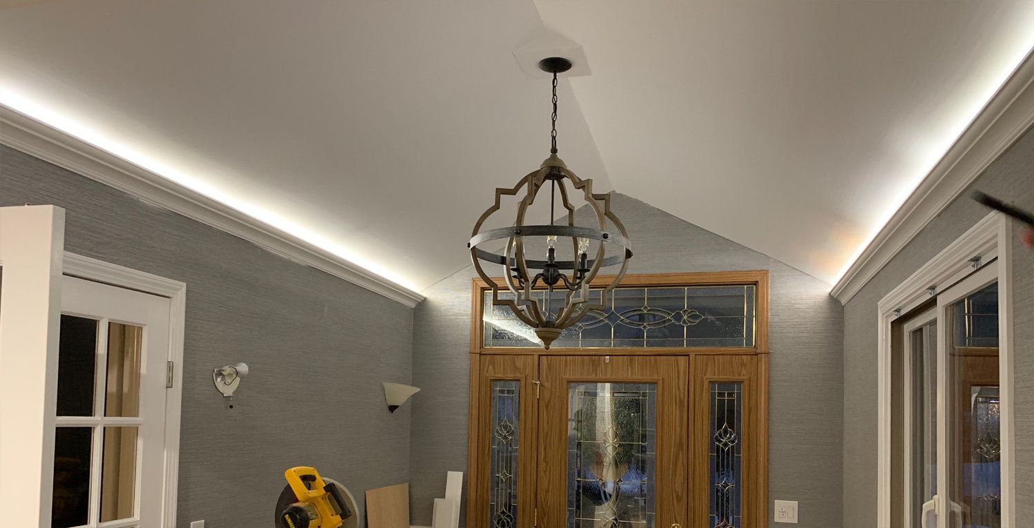 A living room with a chandelier hanging from the ceiling