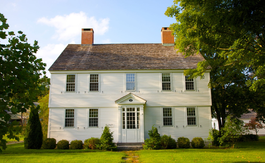 Traditional white colonial home in Newtown Connecticut highlighting exterior home inspection details