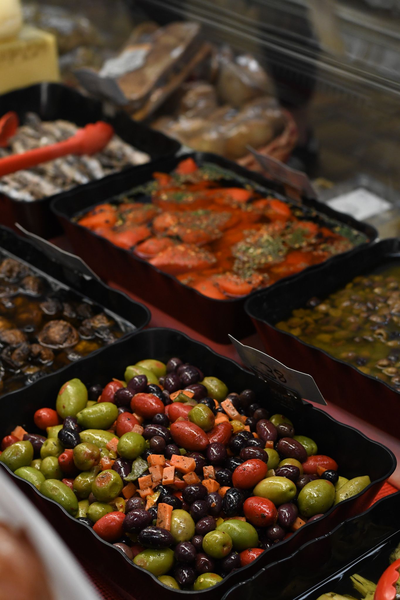 Liuzzi Gourmet Market Deli 01