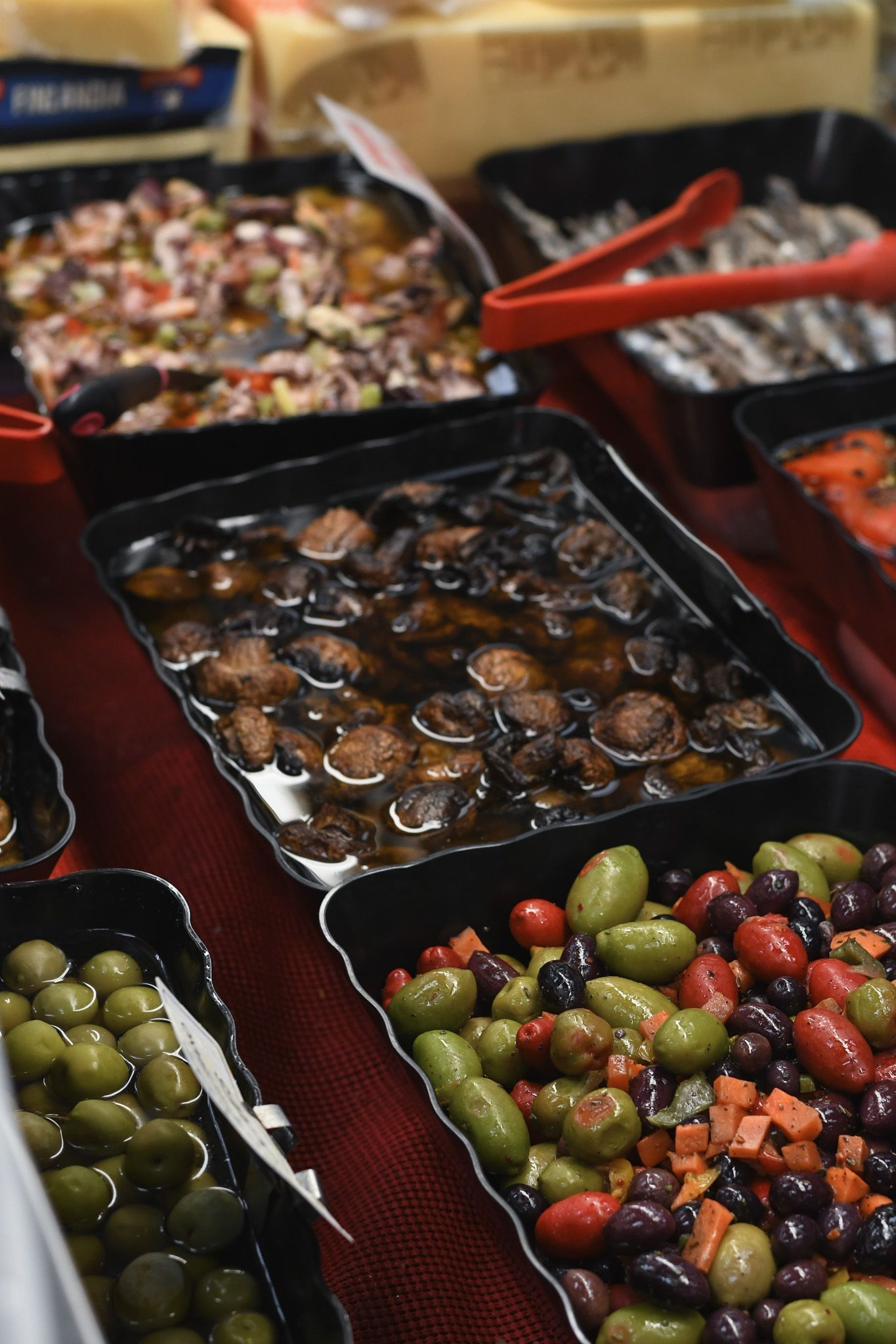 Liuzzi Gourmet Market Deli 03