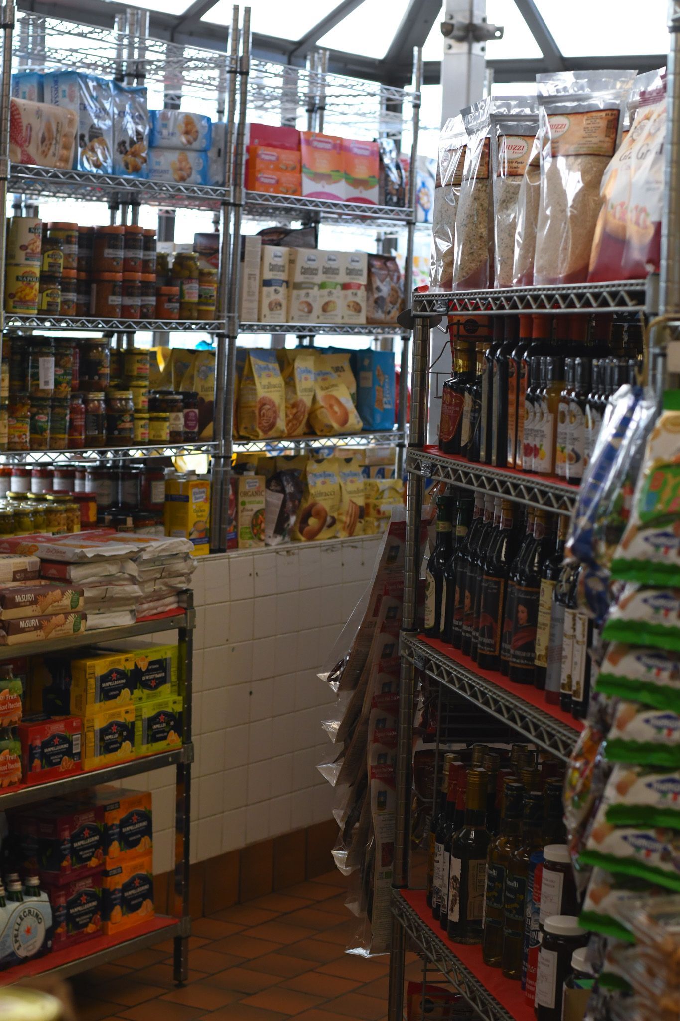 Liuzzi Gourmet Market - grocery 02
