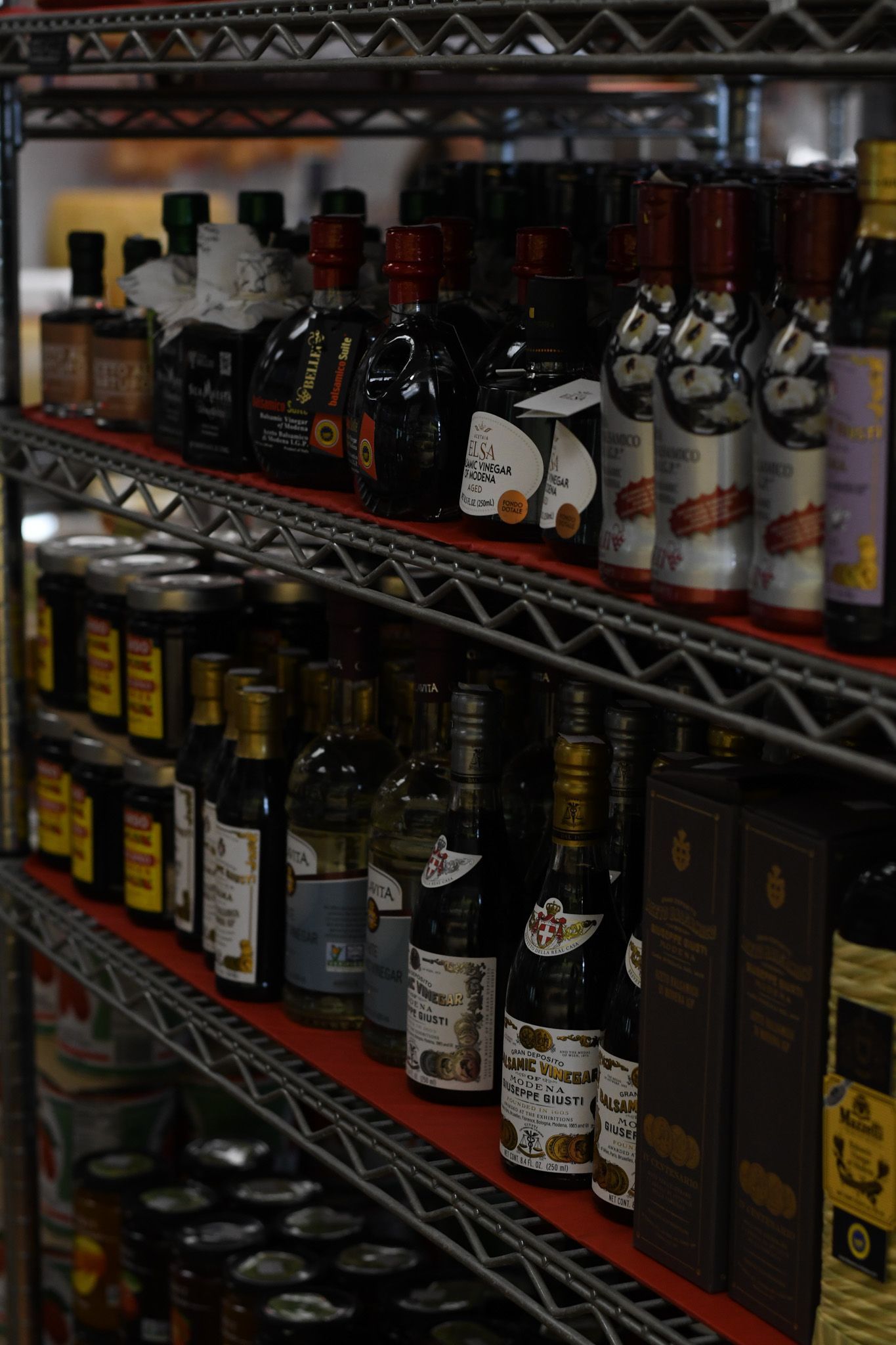 Liuzzi Gourmet Market - grocery 06