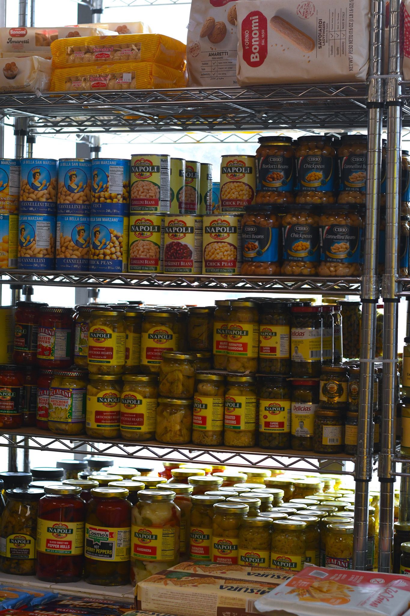 Liuzzi Gourmet Market - grocery 09