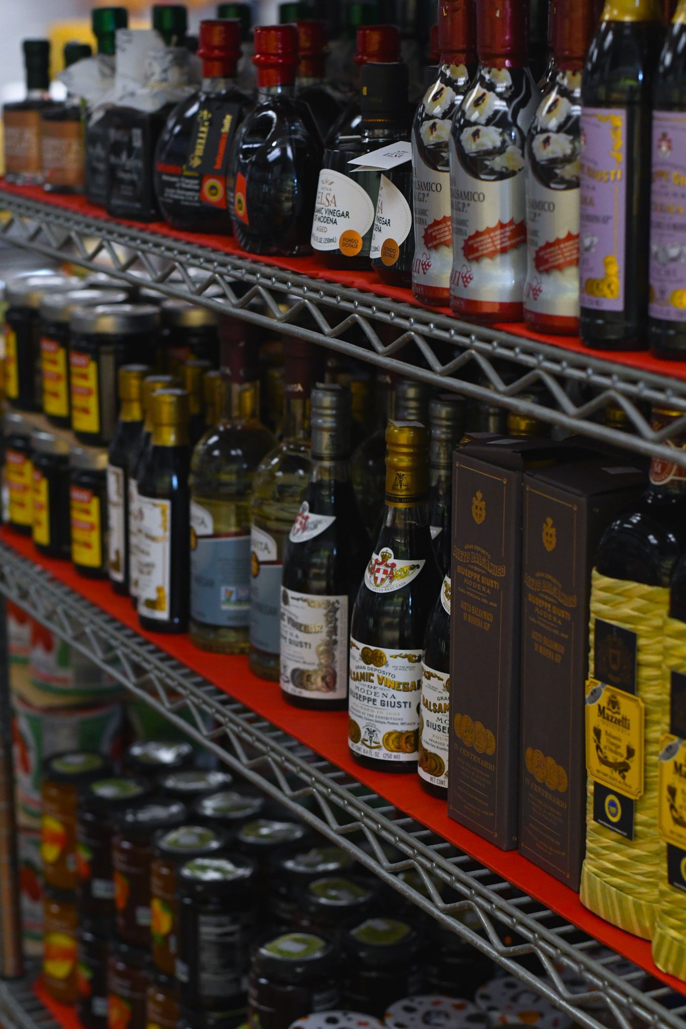 Liuzzi Gourmet Market - grocery 010