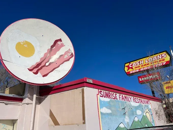 A building with a sign that says cash loans on it