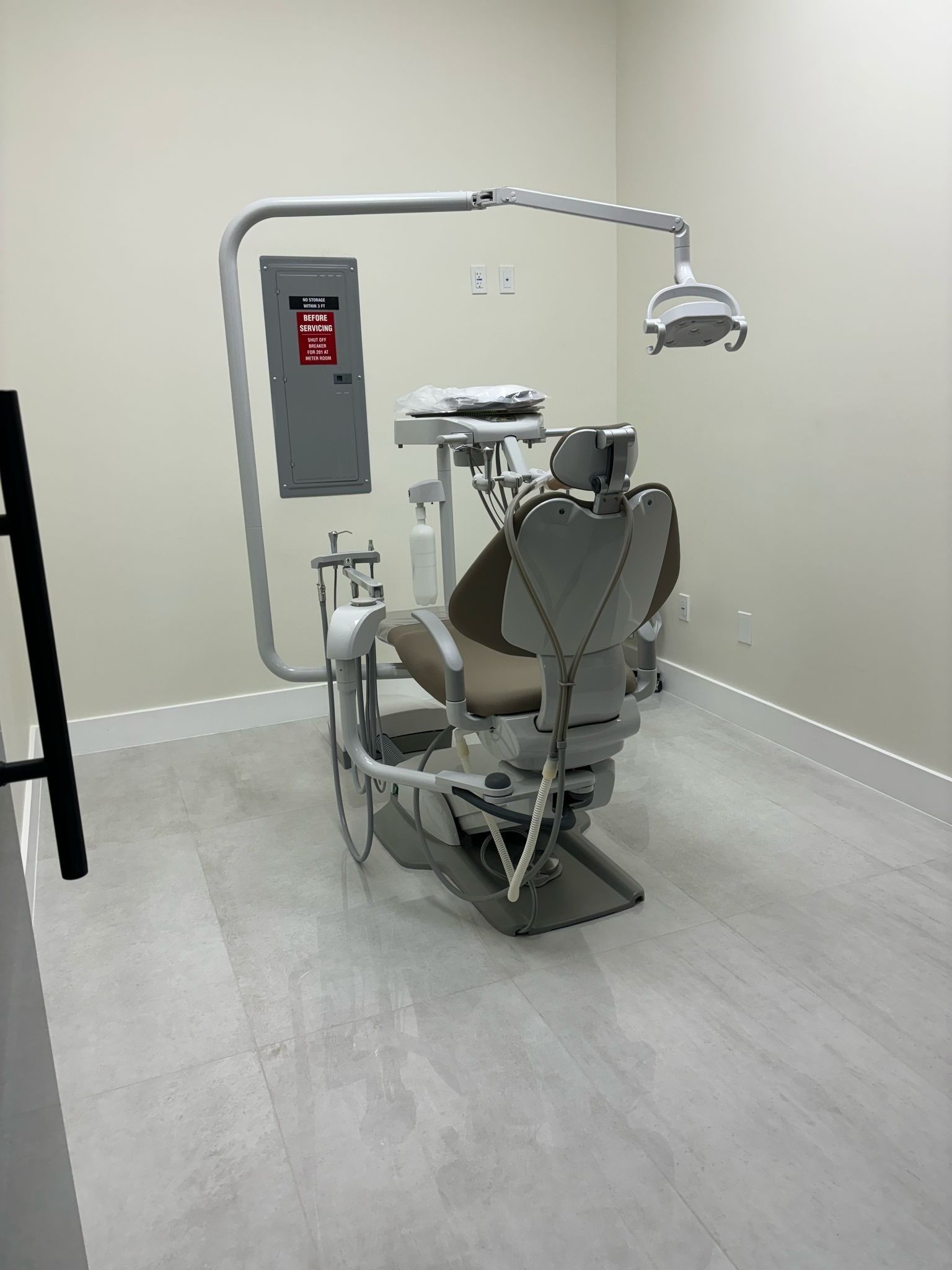 A dental chair is sitting in a dental office.