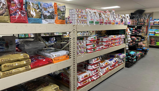 Pet and feed clearance store