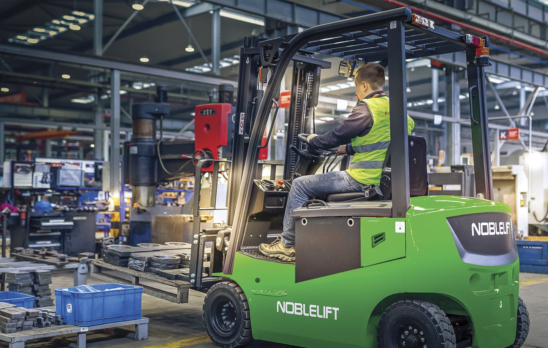 Advantages of Lithium-Ion Powered Forklifts vs Lead Acid Battery Powered