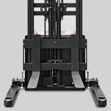 Straddle support legs on the SWB-280S from NOBLELIFT are easily adjusted to meet operator’s needs: I.D. 38.62” to 50.43”, O.D. 46.5” to 58.3”. Stacker is equipped with a load back rest as standard equipment.