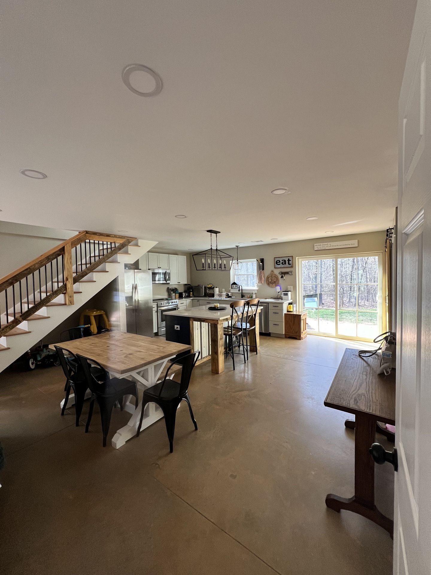 There is a table and chairs in the middle of the room