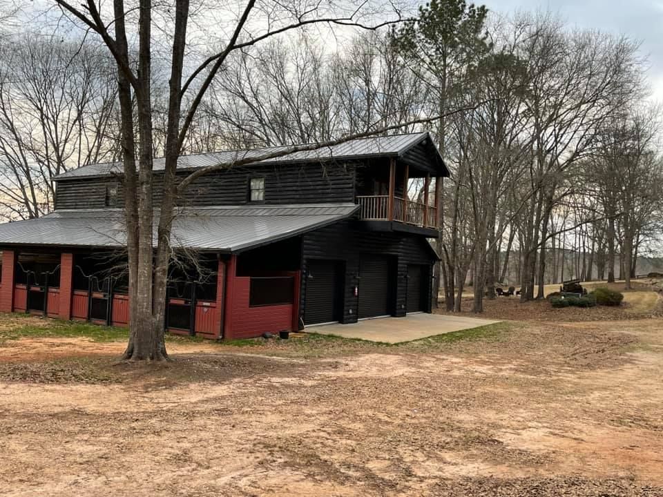 a black and red barn