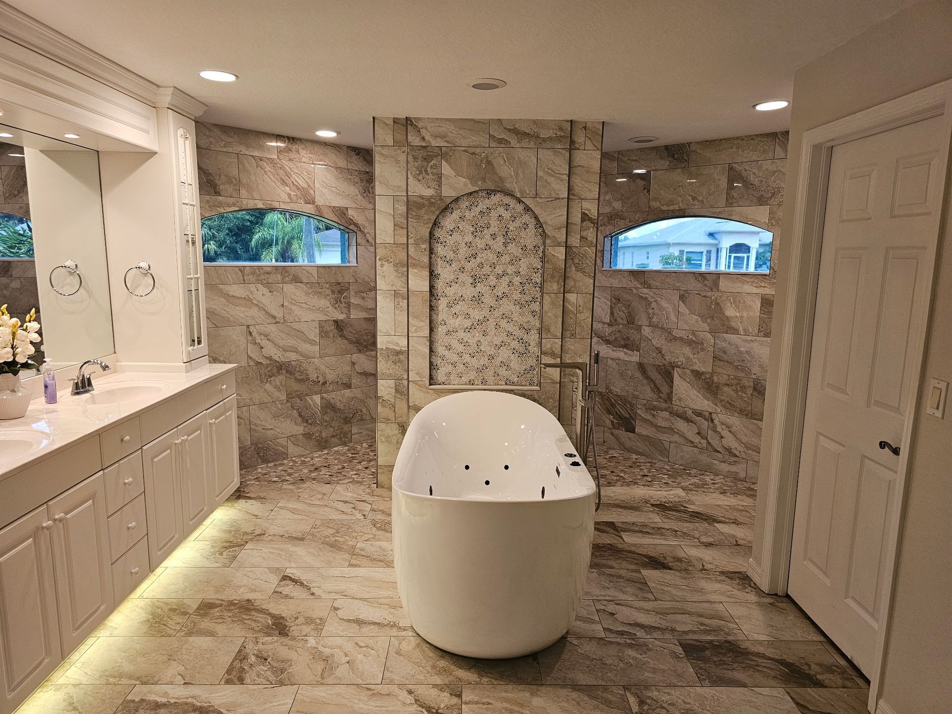 A bathroom with a jacuzzi tub and two sinks.