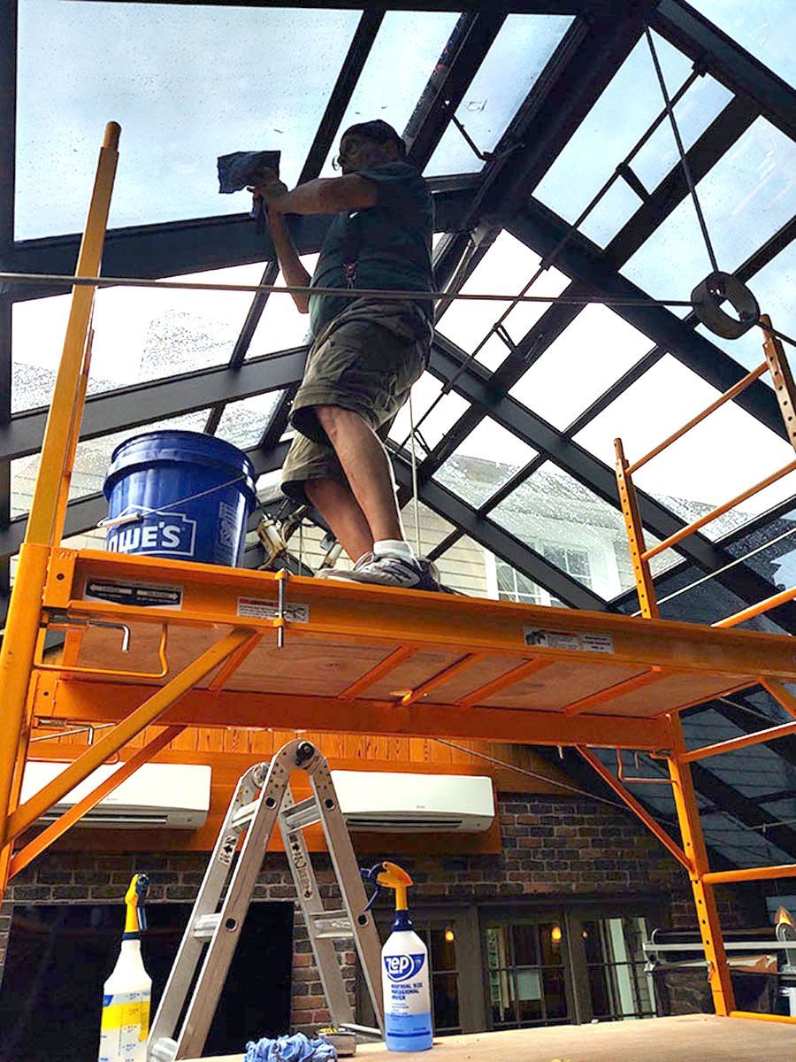 glass tinting service on-going