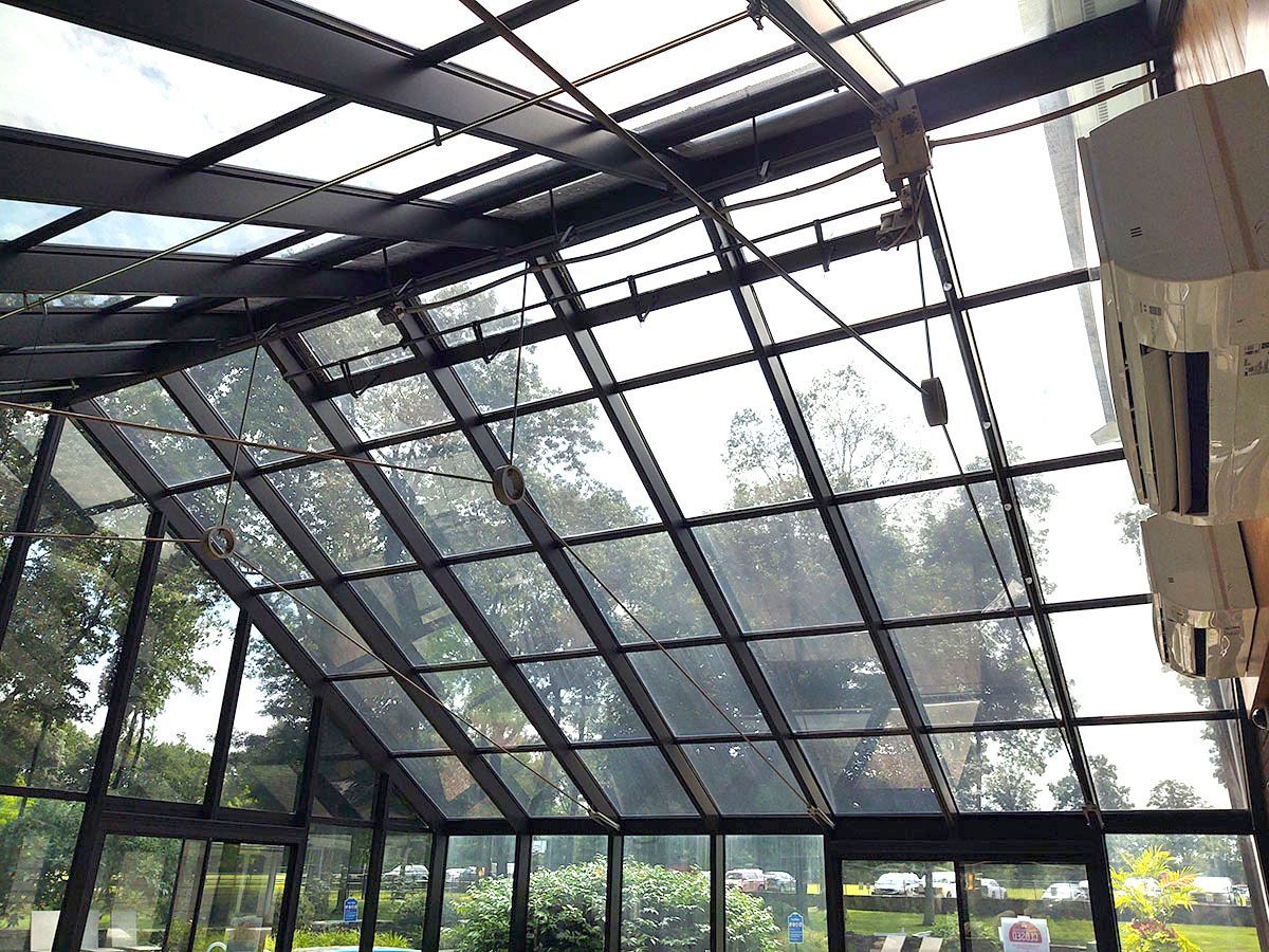 sunroom's glass roofing