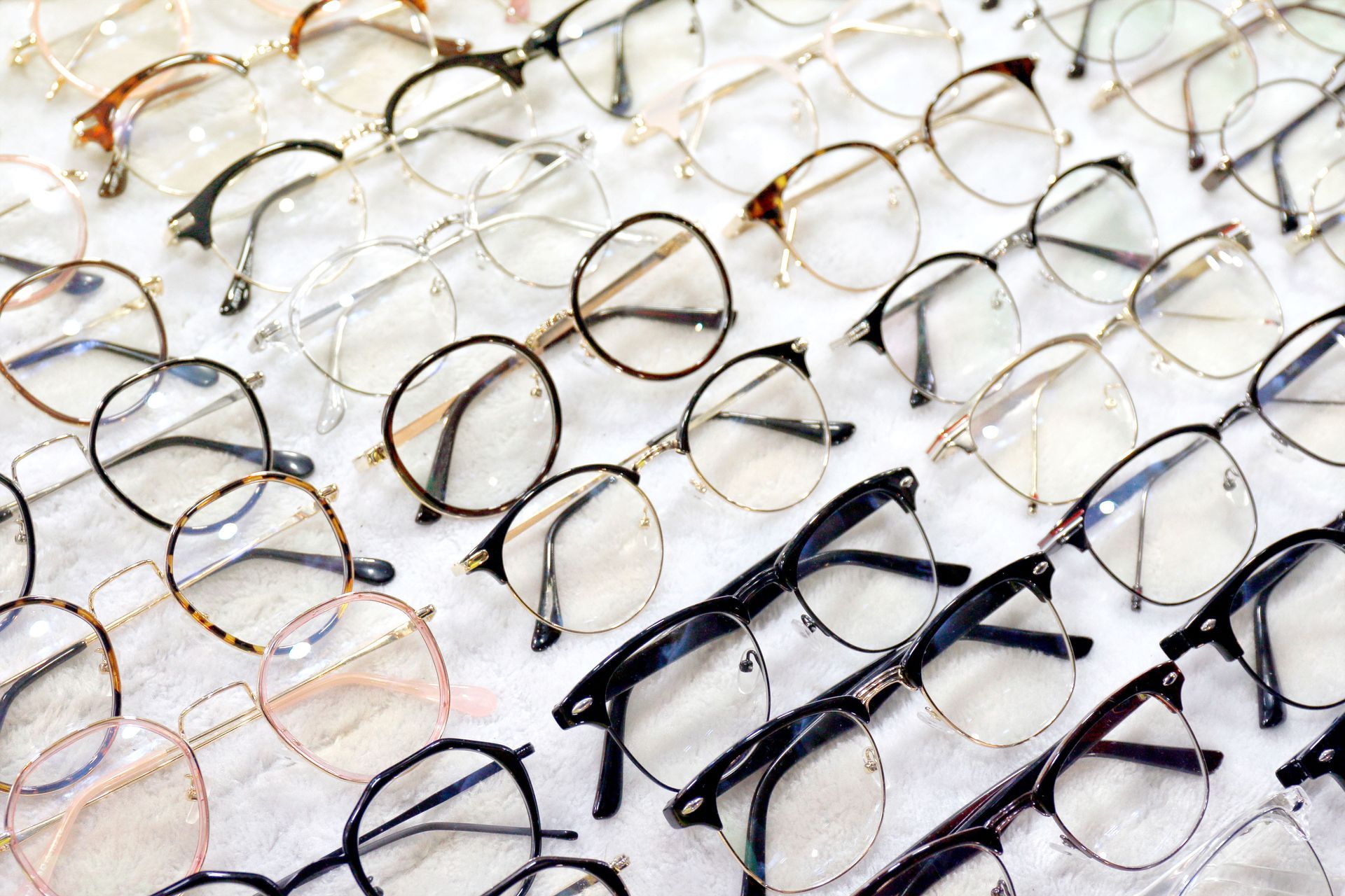 How Opticians Help You Choose the Right Lenses