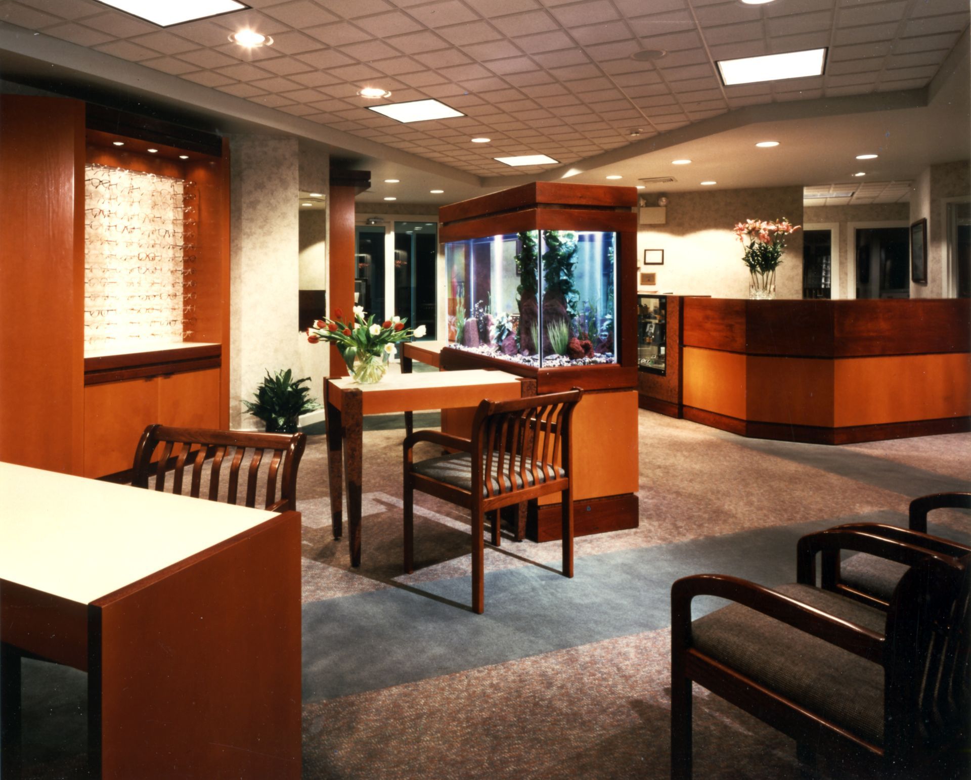 A waiting room with a table and chairs and an aquarium