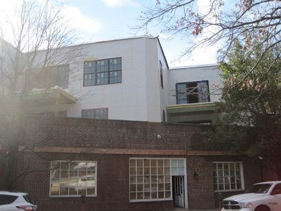 A large white building with a lot of windows