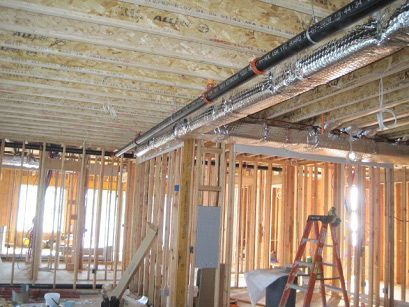 A ladder is sitting in the middle of a building under construction.