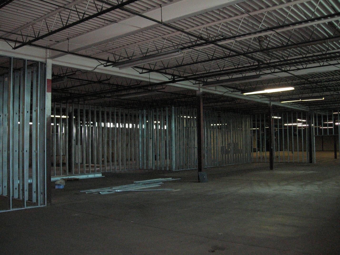 An empty building with a lot of metal frames.